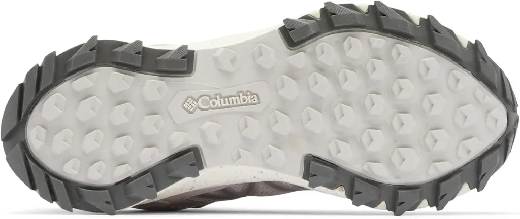 Suela de una zapatilla de montaña para destacar la horma femenina
