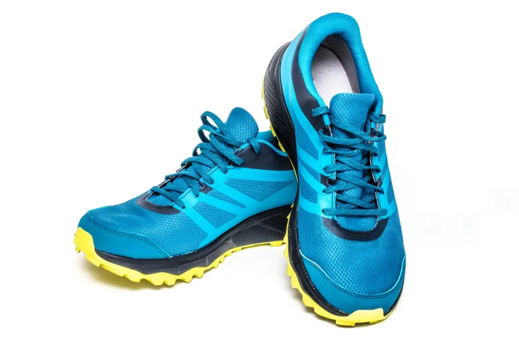 zatatillas-outdoor-trail-running Un par de zapatillas outdoor de trail running de color azul